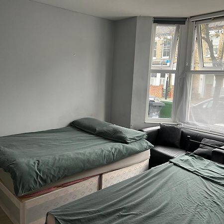 Sterne Street 4 Person Room London Bagian luar foto