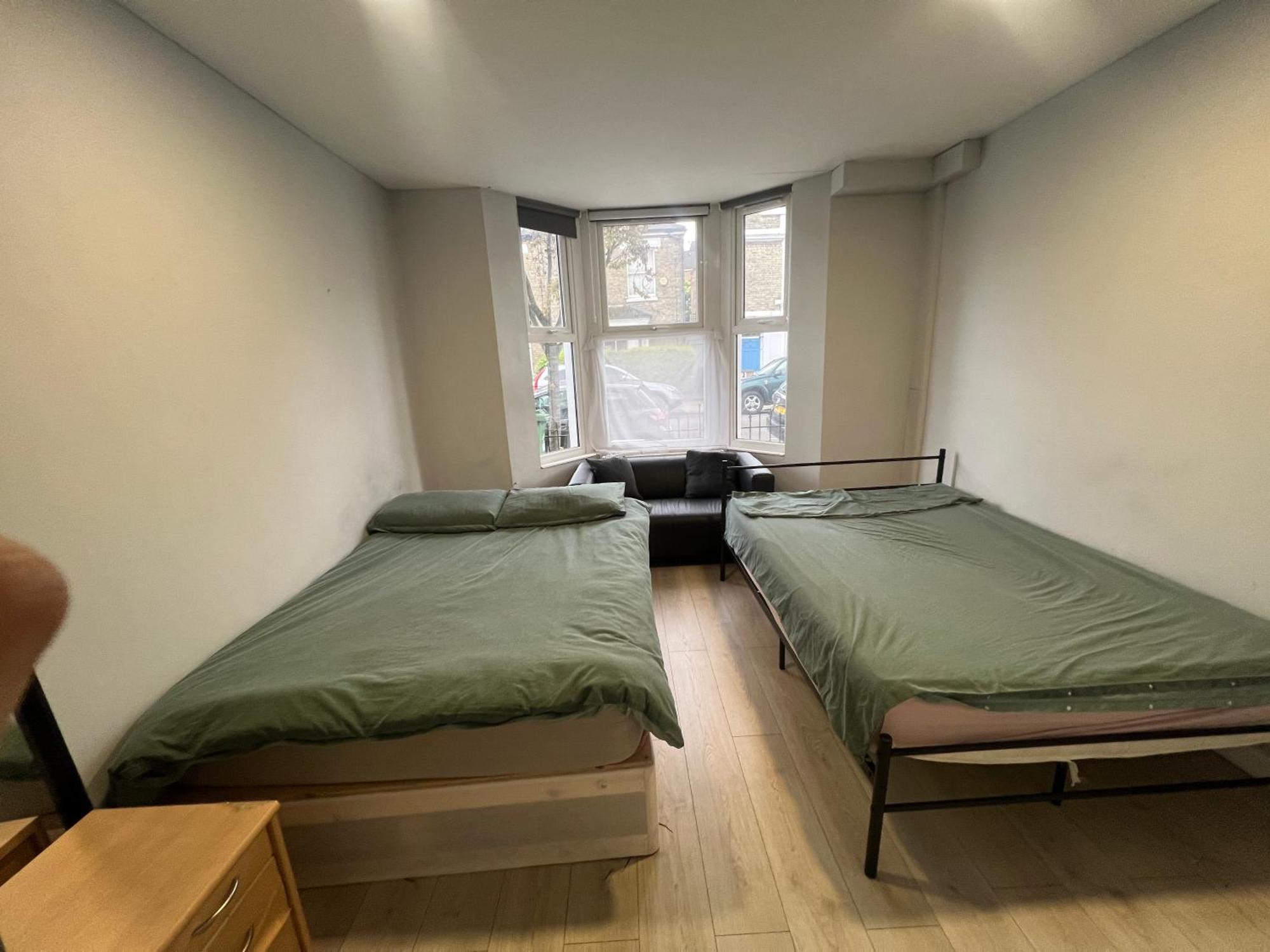 Sterne Street 4 Person Room London Bagian luar foto
